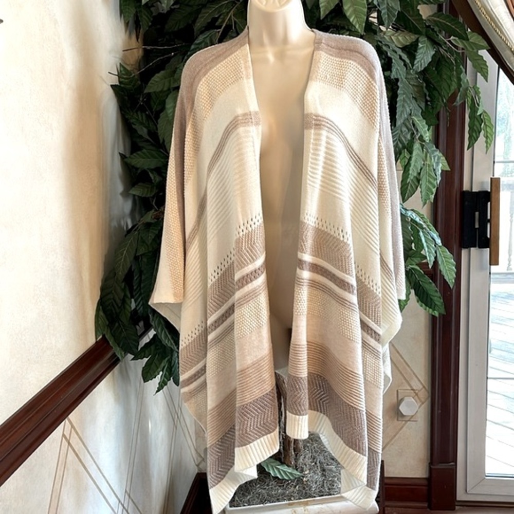 WHBM MIXED TEXTURE RUANA - Picture 4 of 8